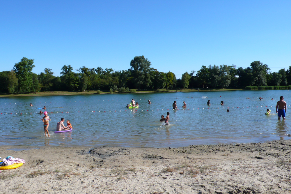 Lac de Vénérieu à 10 min de chez nous(baignade agréable car eau chaude)