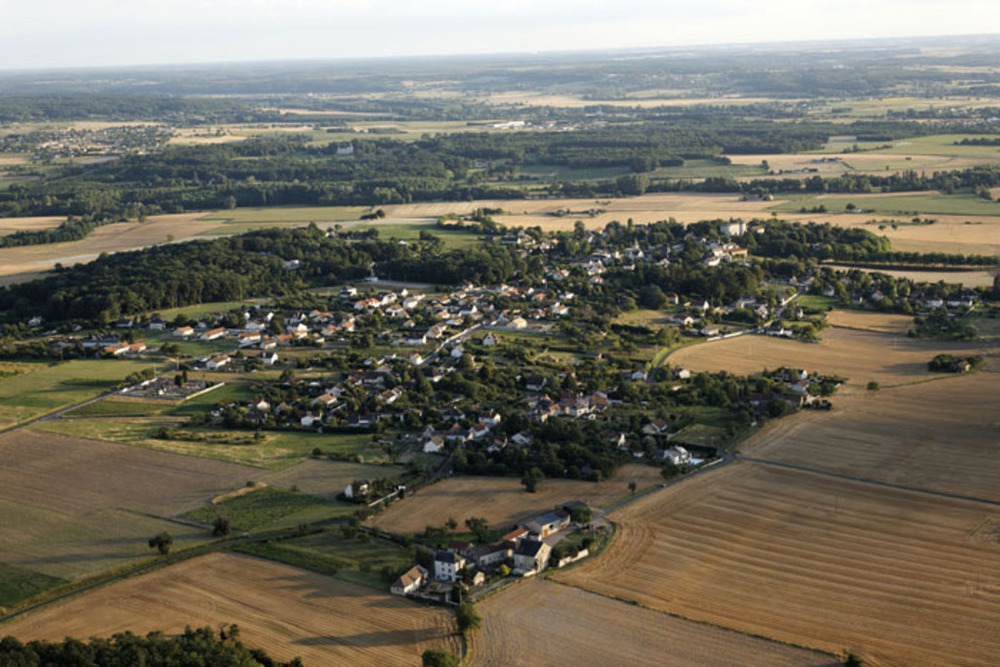 vue aérienne du village de Targé
