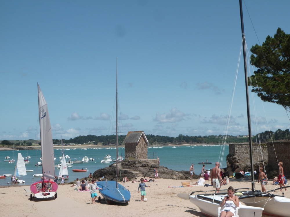 la plage la plus proche
