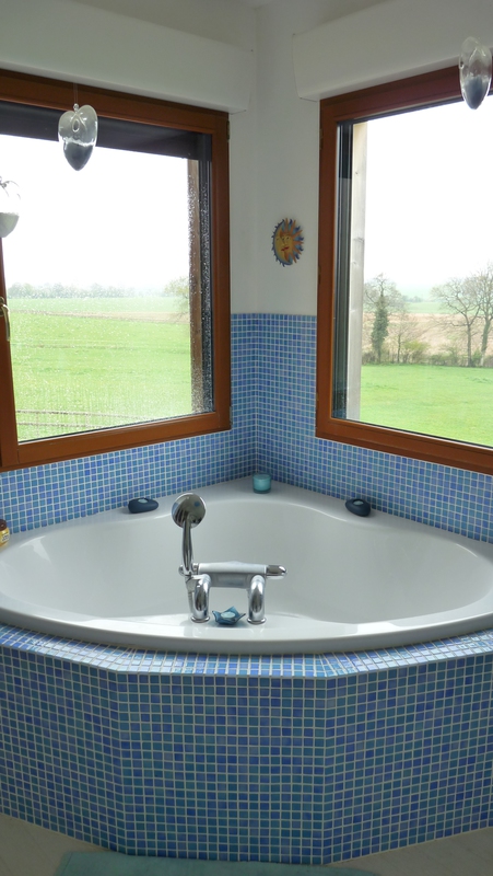 Baignoire avec vue sur la campagne