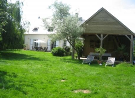 grand jardin pour se reposer, prendre un bain de soleil