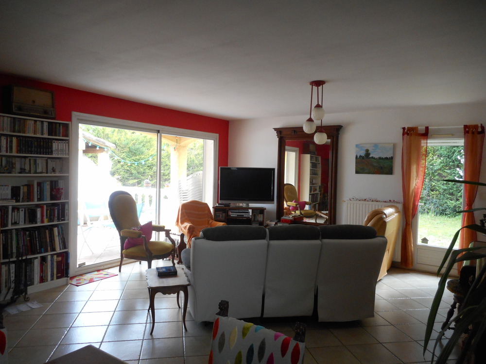séjour côté salon, baie vitrée donnant sur terrasse