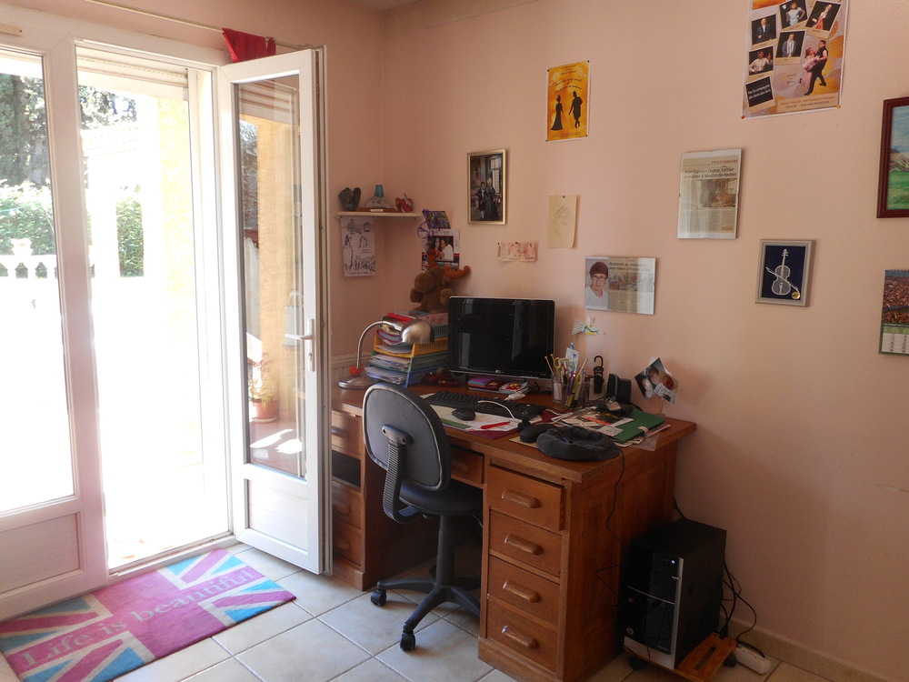 bureau marie-laure donnant sur terrasse. 