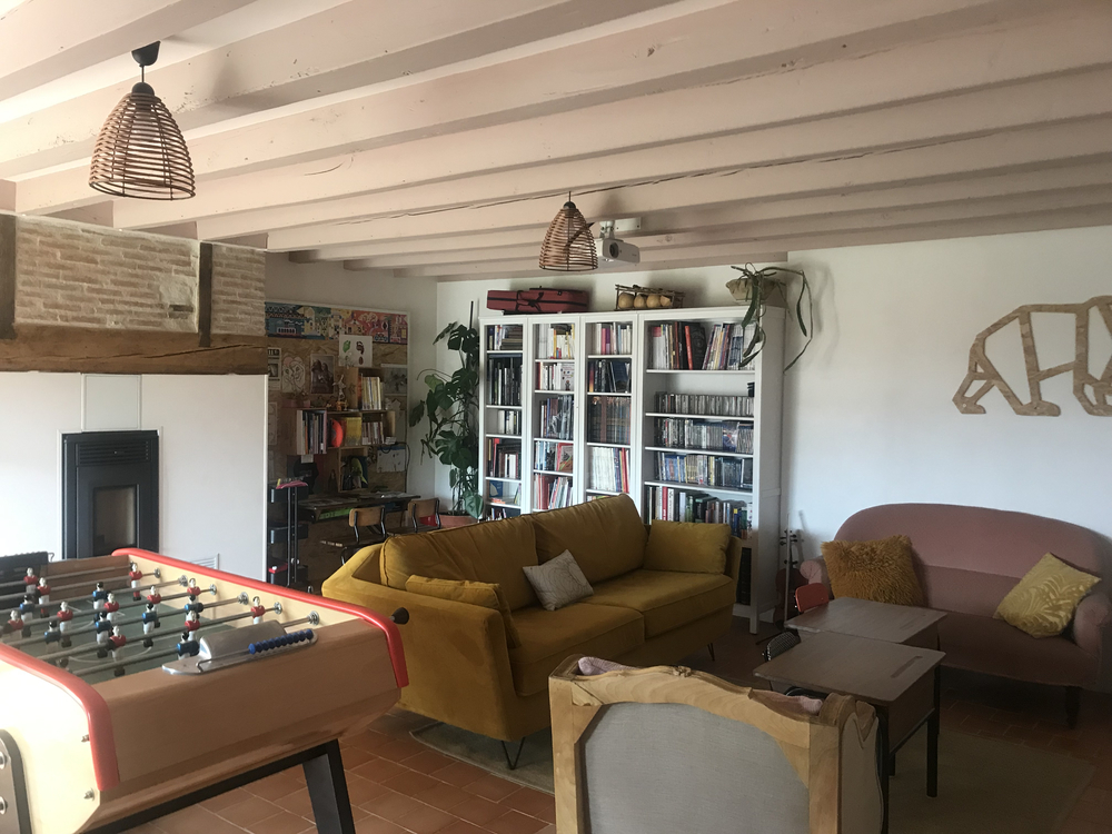 Entrée par le salon