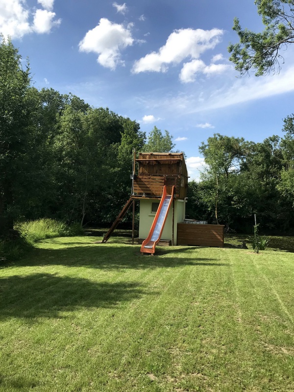 le deuxième jardin, près de la boire Ste Catherine, avec une super cabane !
