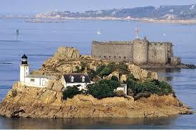Ile Louet et Chateau du Taureau