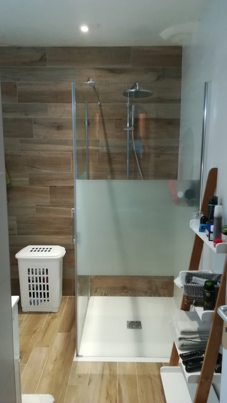 Salle de bain avec Douche (Rez de chaussée)