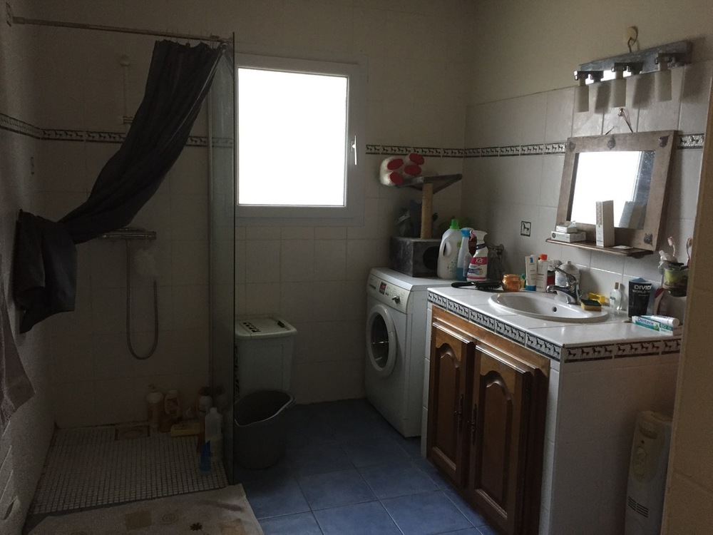 La salle d'eau côté chambre des enfants avec un WC 