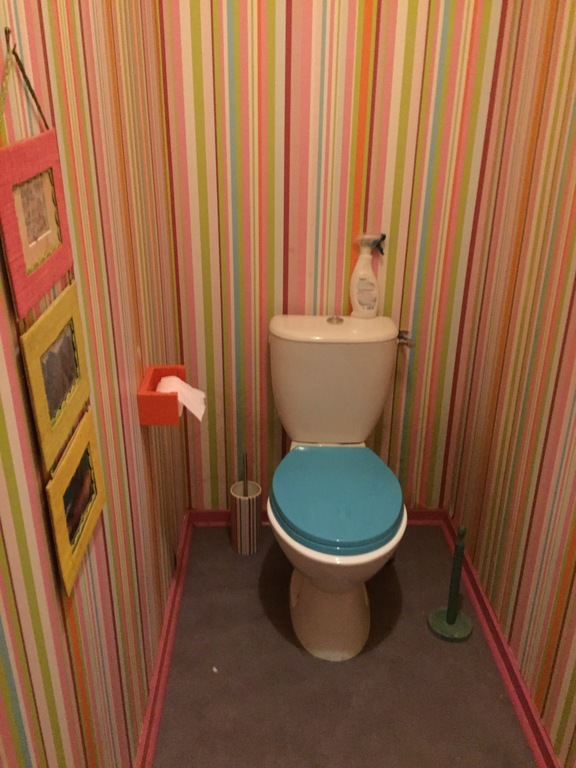 Les toilettes côté chambre des enfants 
