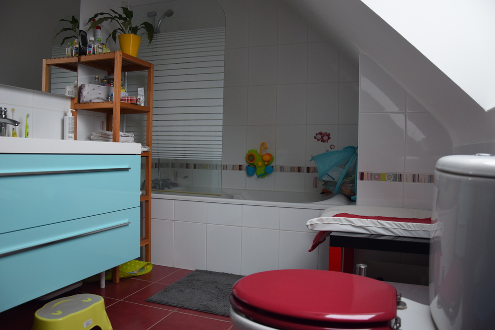 salle de bain à l'étage
