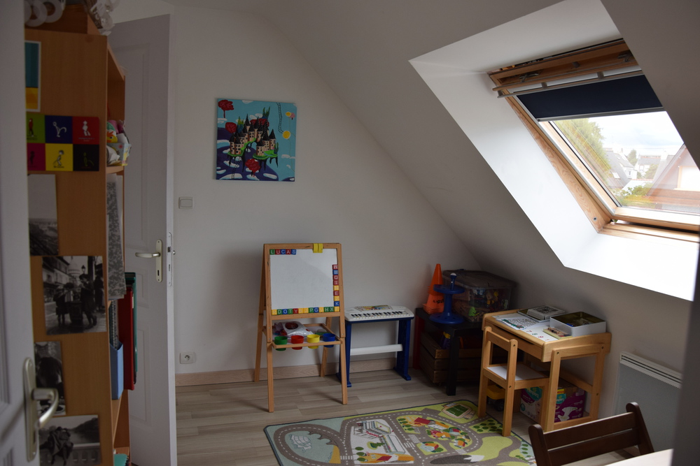 bureau/salle de jeux à l'étage