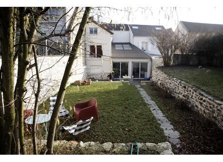 Le jardin derrière la maison 