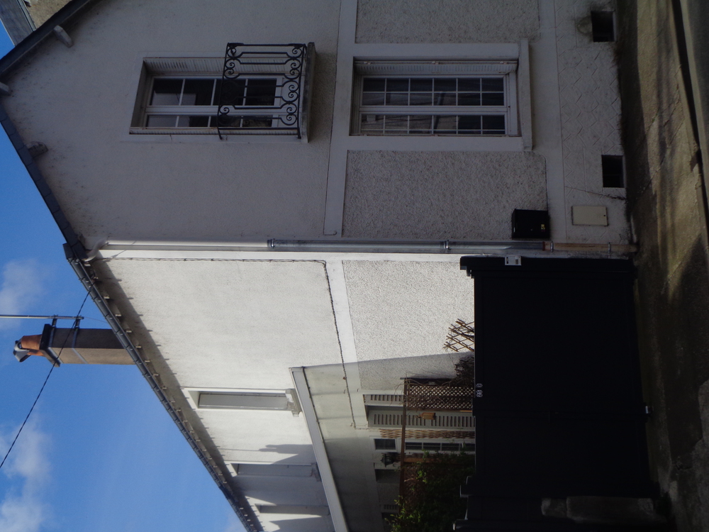 la maison vue de la rue