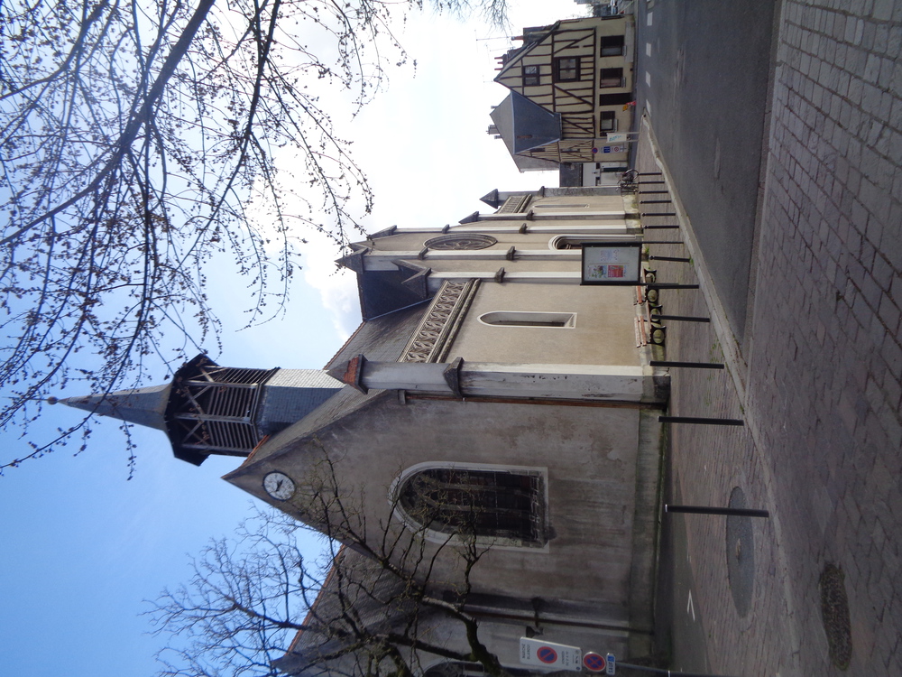 la place de l'église du quartier nommé "Village Blanqui" pour sa tranquillité 