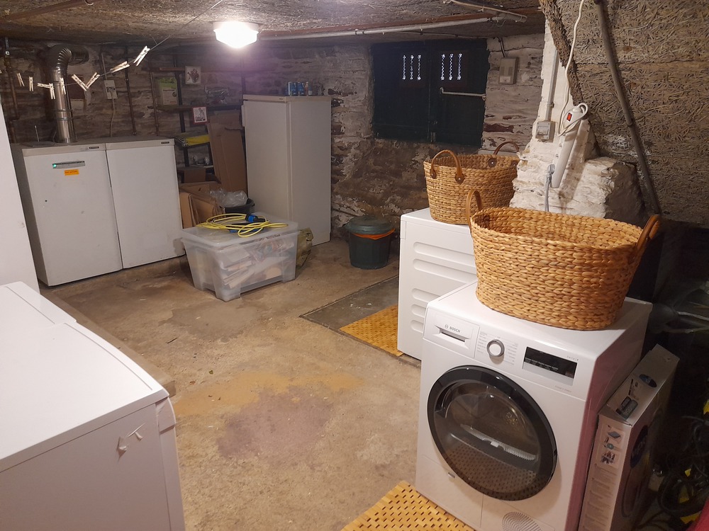 Espace buanderie (cave)