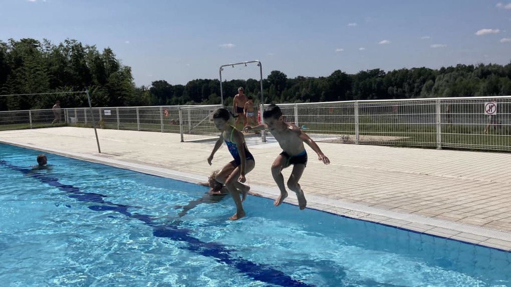 Piscine de Vineuil juste au bord de la Loire (à 3 min de chez nous) 