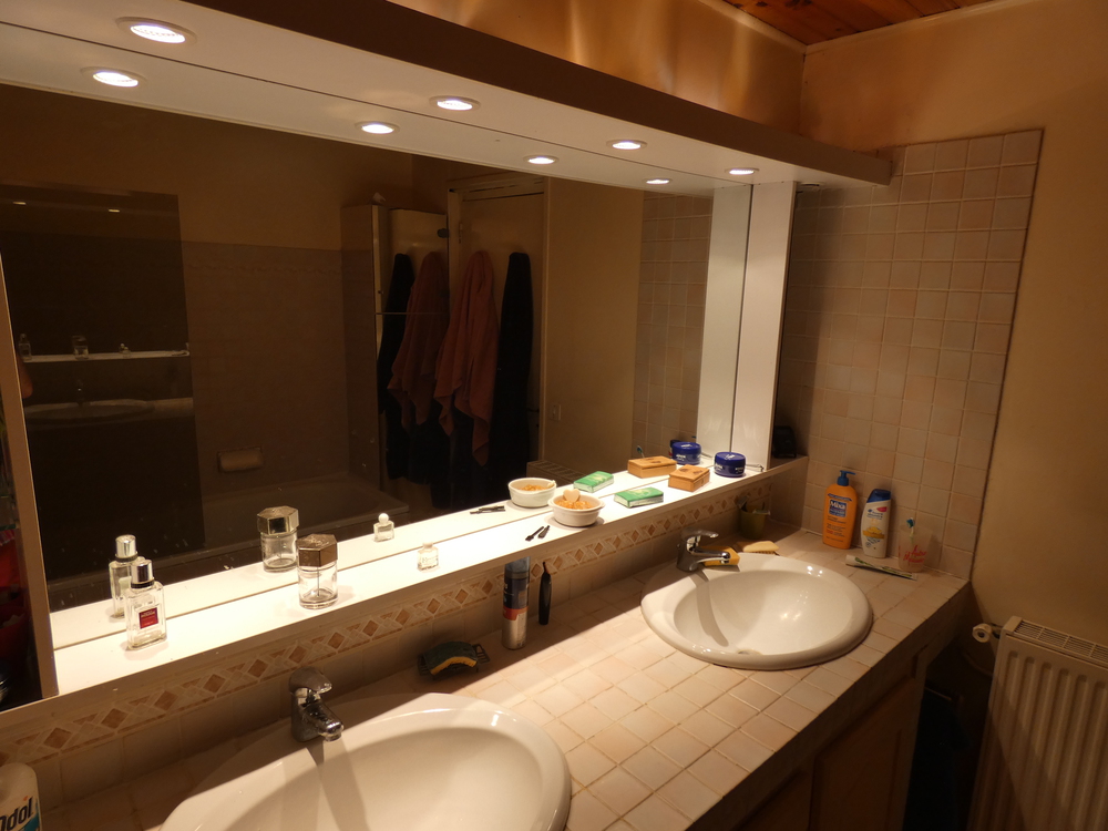 Salle de bain avec baignoire RdC