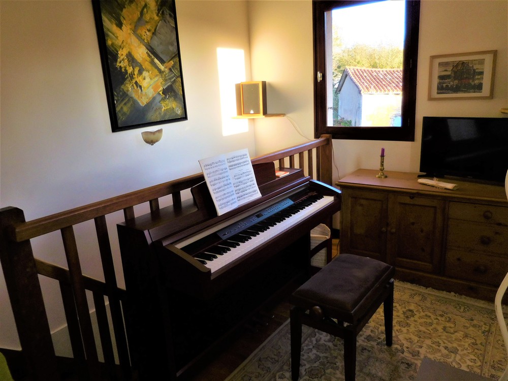 Mezzanine 2 tour  petit salon HIFI TV piano