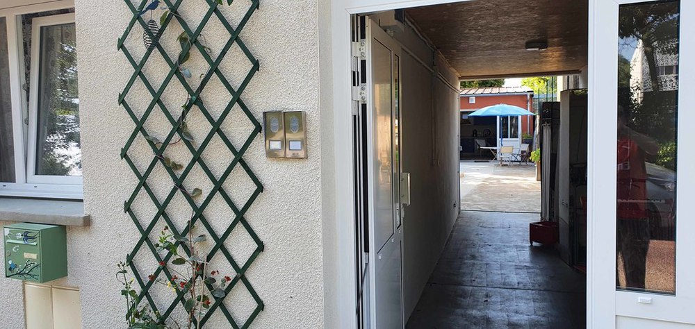 accès depuis l'entrée sur rue 
