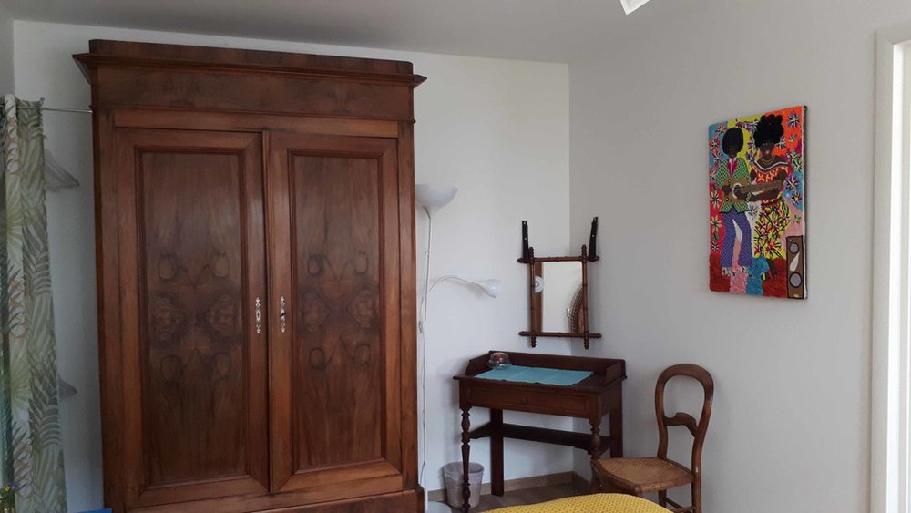 armoire, penderie, ...à votre disposition 