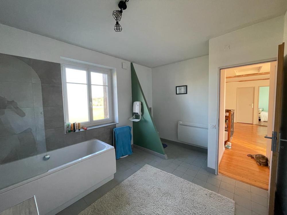 Une des salles de bain au 1er étage