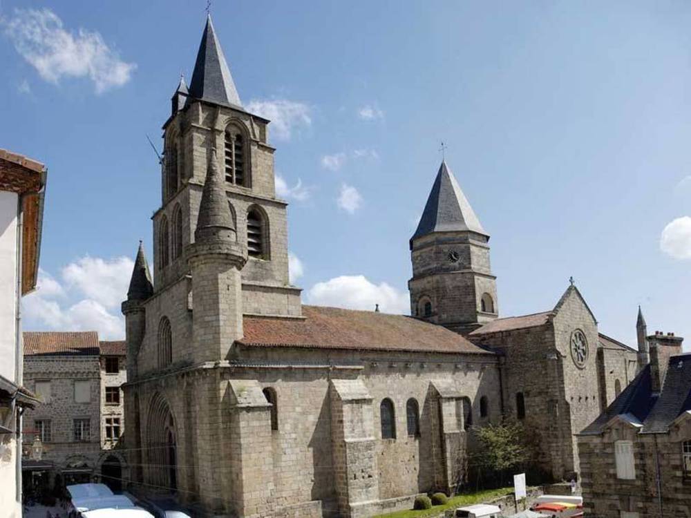 St Junien à 12 minutes en voiture 