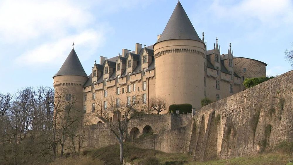Château de Rochechouart - Musée d'art contemporain à 12 mn en voiture