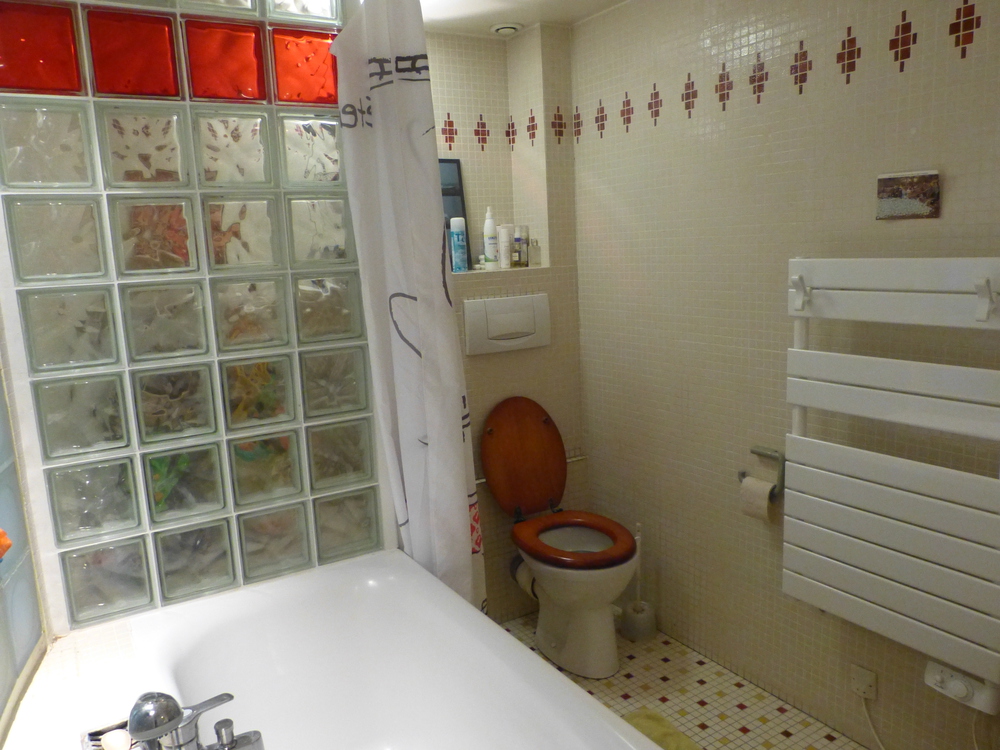 Another view on the bathroom