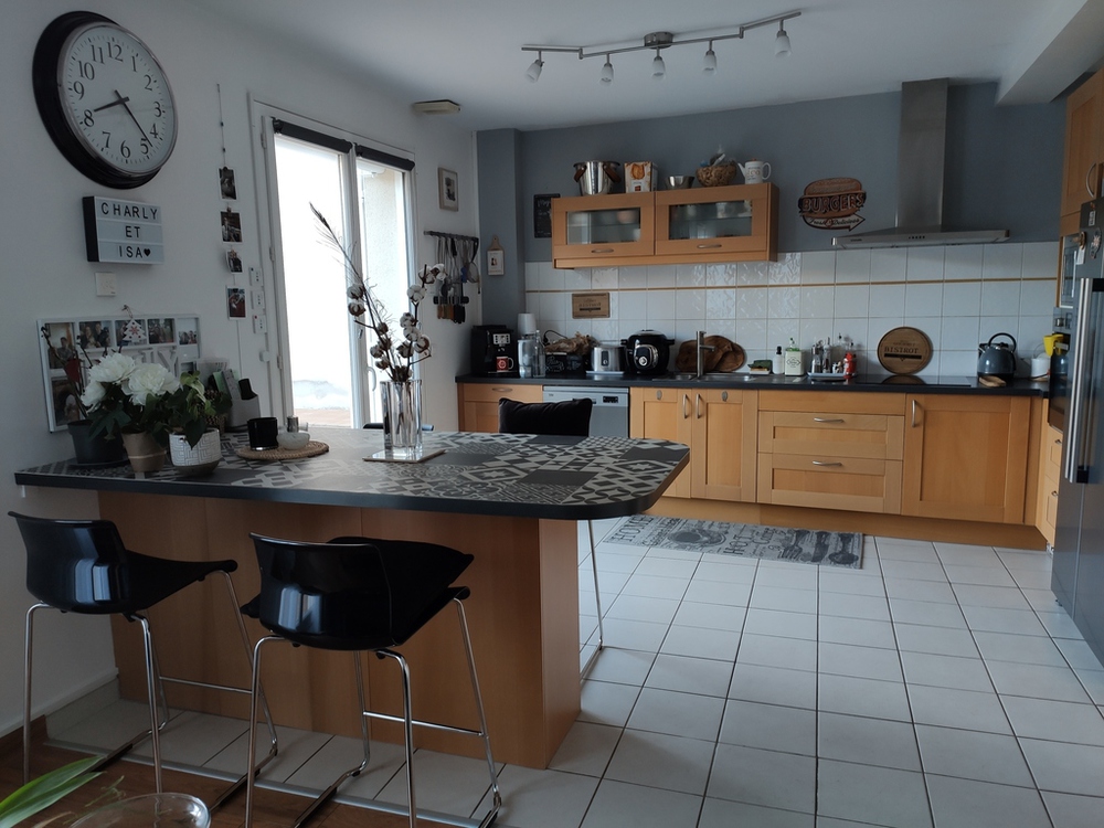 Notre cuisine ouverte sur le salon et la terrasse 