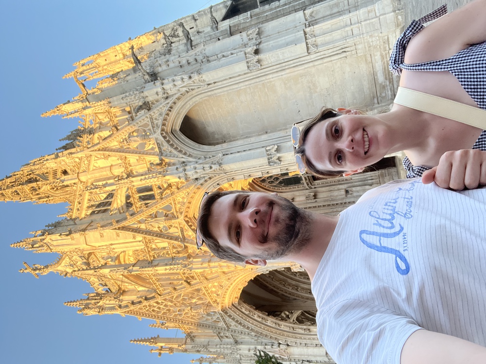 Olivier et Cécile devant l'église Saint Maclou à Rouen