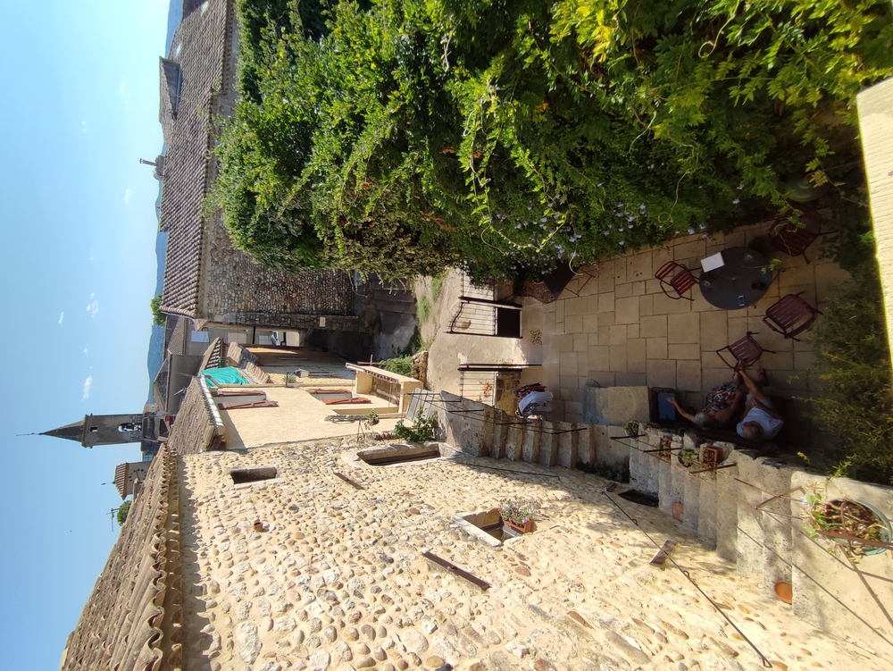 La cour de nos maisons et le village de St Just vu depuis le second étage