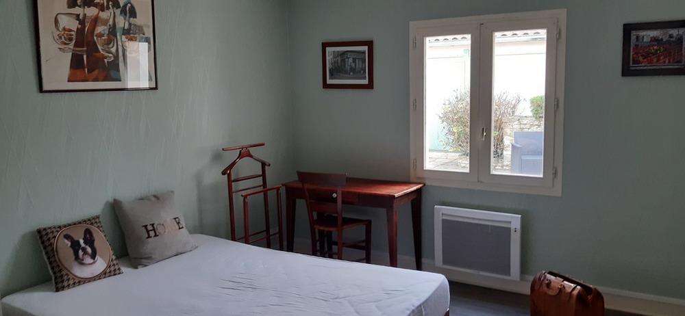 chambre avec lit double 