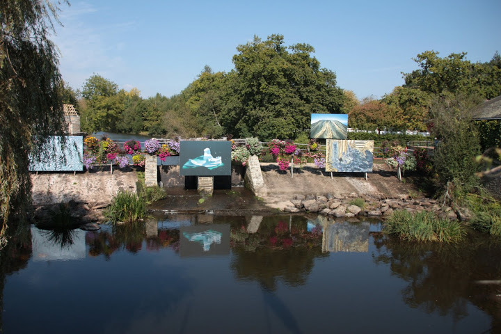 La Gacilly et ses photos en plein  (on en parle chaque année dans la presse)