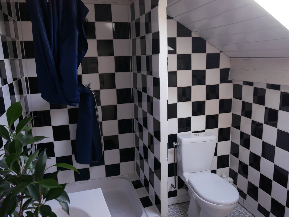 salle de bain à l'étage des chambres enfants