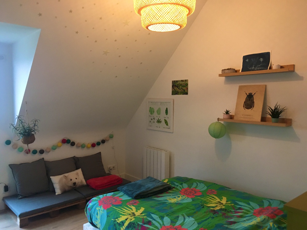 une chambre à l'étage