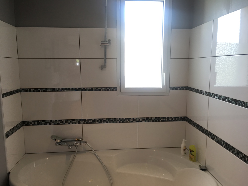 Baignoire (salle de bains de l'étage) 