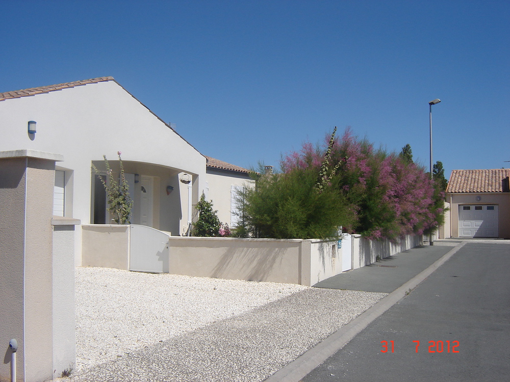 FACADE COTE RUE